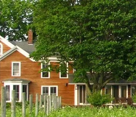 Shinn Estate Vineyards And Farmhouse